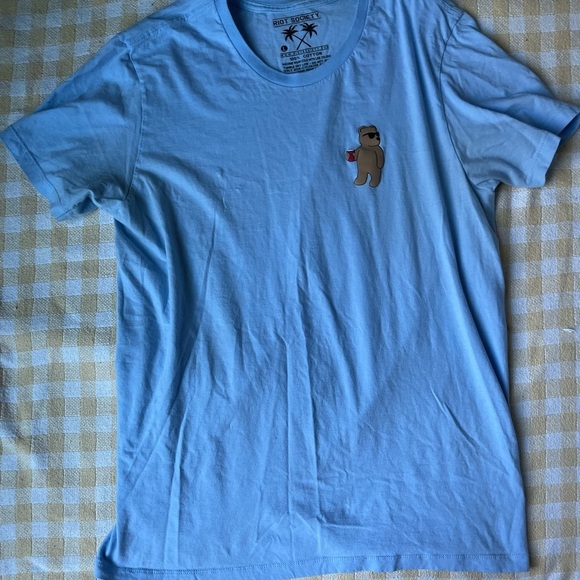 Riot Society Blue Bear with Cup Tee Shirt - Picture 1 of 2